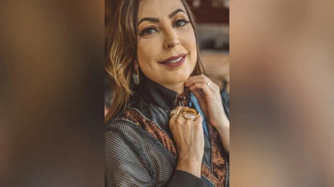 NIVER - A farmacêutica e bioquímica Juliana Ribeiro celebra nesta terça-feira (11) a chegada de seu aniversário. Juliana que é destaque em sua área de atuação, sempre trazendo novidades para seus clientes e amigos, tornando a Eficácia Brasil Farmácia de Manipulação, referência em qualidade e bom atendimento em nossa região