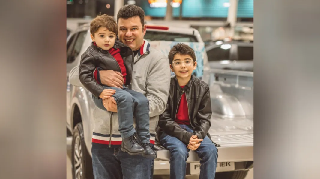 FELICITAÇÕES – Antonio Carlos Prestes Pereira foi muito cumprimentado pela passagem de seu aniversário na última segunda-feira (10). No registro, Antonio e seus filhos Lúcio e Jonas Henrique Schafranski Prestes Pereira. Da coluna RC os votos de alegrias e realizações