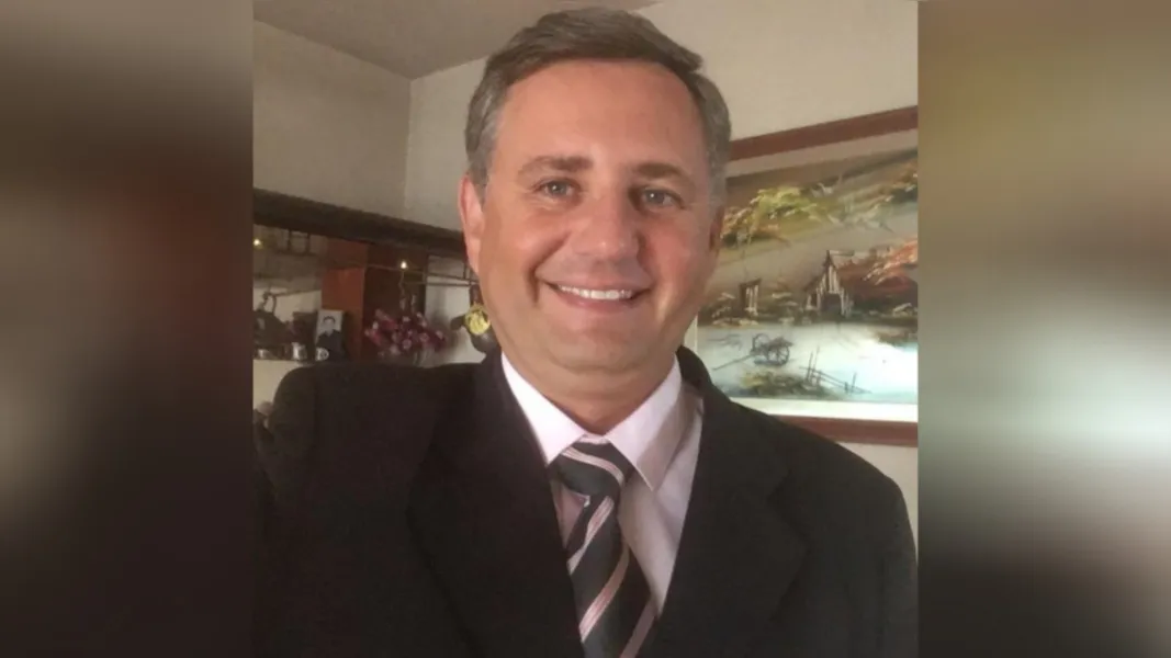 BRINDE A VIDA - Roberson Zuk será muito cumprimentado pela troca de idade nesta quinta-feira (13). Da coluna RC os votos de felicidades e sucesso