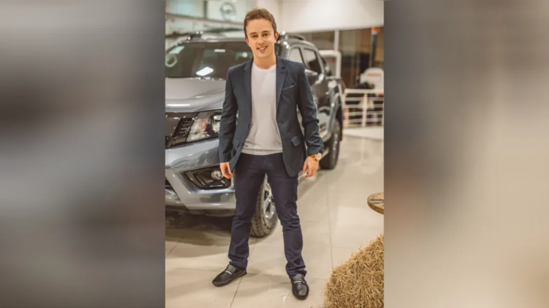 Ralph Larocca veste Lojas Padrão e calçados Raphael Steffens  