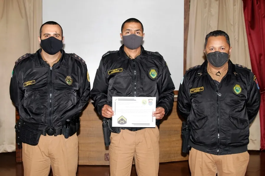 Policiais militares promovidos recebem homenagem