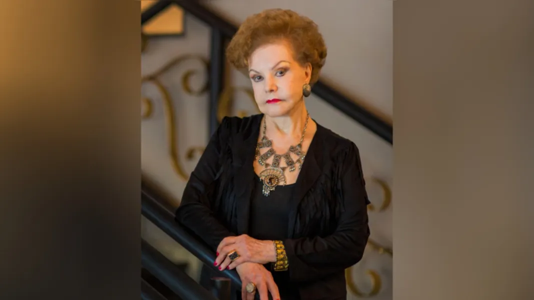 FELICITAÇOES - A grande dama da sociedade princesina, Sra Margarida Santos Lima, receberá as felicitações pela troca de idade nesta terça-feira (25). Benemérita, Margarida representa a classe e a finesse da mulher pontagrossense. Da coluna RC votos de saúde e alegrias