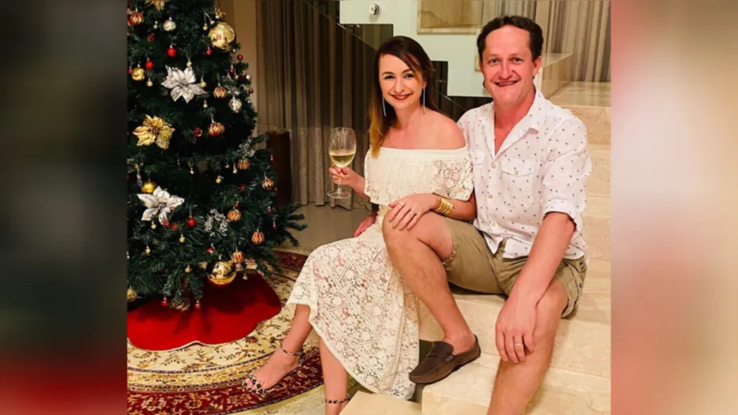 NOVO CICLO – Fabio Aurélio Nabozni receberá os cumprimentos pela passagem de seu aniversário nesta terça-feira (25). No registro, Fabio e sua esposa Maria Priscila Nabozni. Da coluna RC os votos de sucesso e felicidades