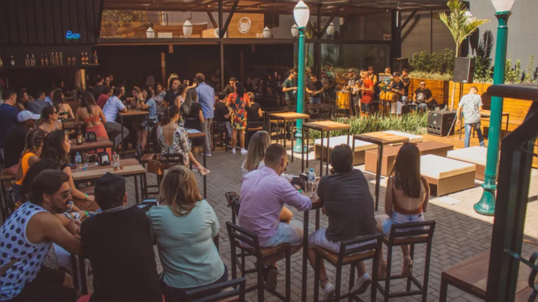 QUINTAL DA XV – Um dos points badalados da nossa cidade, o Quintal da XV tem sua reabertura agendada para a próxima sexta-feira (4). A casa trará muitas novidades em seu cardápio além de boa música, prometendo agitar a noite princesina. Lembrando que o quintal segue todas as regras de segurança exigidas pensando sempre no bem estar de seus clientes. Prestigie