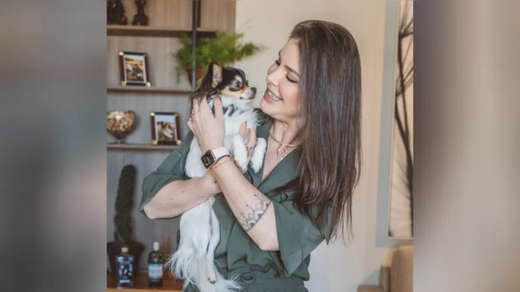 Gyordana Gorte Galvão e seu gato Frederico