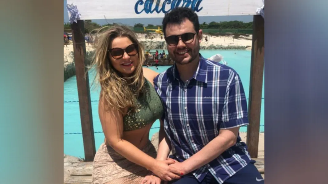 TROCA DE IDADE - O empresário João Marcos Moretti Pellissari foi cumprimentado pela passagem de seu aniversário no último domingo (13). No registro, João Marcos e sua esposa Daniele Araujo. Da coluna RC os votos de alegrias e sucesso