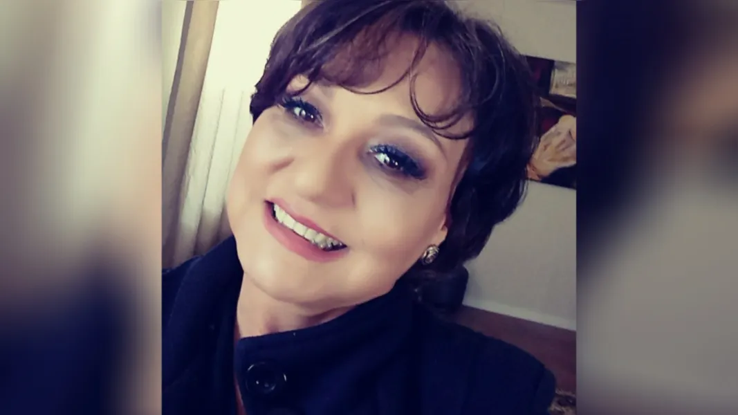 NIVER - A artista plástica Solange Leminski recebeu os cumprimentados no último domingo (13), pela passagem de seu aniversário. Da coluna RC os votos de realizações