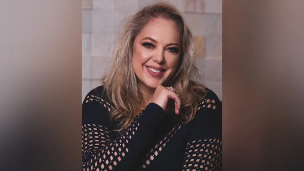 LANÇAMENTO – A escritora Katia Deschk Gomes lança neste sábado (19), o livro “ Como posso não te amar?” Katia é casada, mãe de três filhos, trabalha em uma empresa familiar, gosta de trabalhar no comércio, por poder conversar com pessoas do norte ao sul do Brasil