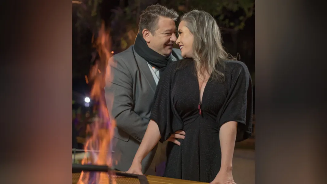 BRINDE A VIDA -  O advogado e empresário Sergio Zadorosny Filho recebeu as felicitações pela troca de idade na última segunda-feira (21). No registro especial, Sergio e sua namorada Paula Campagnoli. Da coluna RC os votos de felicidades e realizações