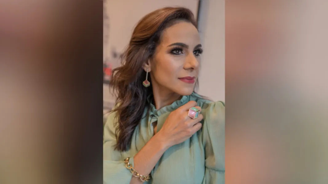 NOVO CICLO -  Lara Canônico Fertonani foi muito cumprimentada na última segunda-feira (21), pela passagem de seu aniversário. Da coluna RC os votos de alegrias e sucesso