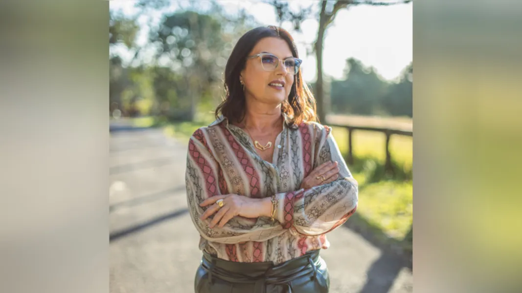 NOVO CICLO - A empresária Flavia Barrichello foi muito cumprimentada pela passagem de seu aniversário na última quarta-feira (23). Flavia que é uma das mulheres mais atuantes no fomento do comércio local, além de ser uma das integrantes da diretoria da ACIPG, vem à frente da Arezzo Ponta Grossa fazendo toda diferença com seu espírito arrojado e inovador. Da coluna RC os votos de felicidades e sucesso