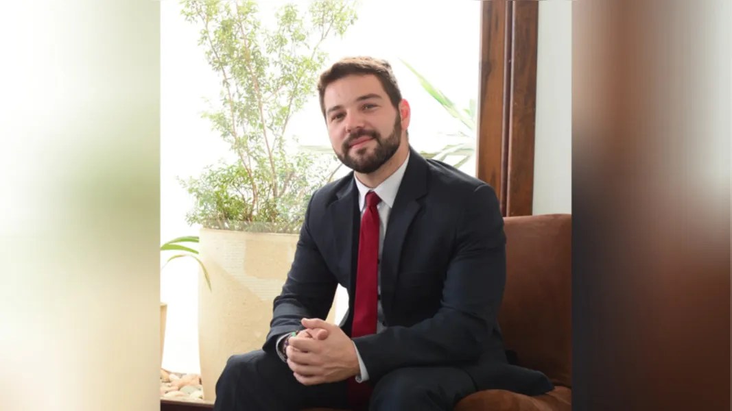 NIVER - O advogado Wellington Ferreira receberá as felicitações pela passagem de seu aniversário no próximo sábado (26). Wellington atua na área de direito administrativo e administração pública, se destacando por seu profissionalismo prezando sempre pelo enriquecimento de seu conhecimento. Da coluna RC os votos de realizações e sucesso