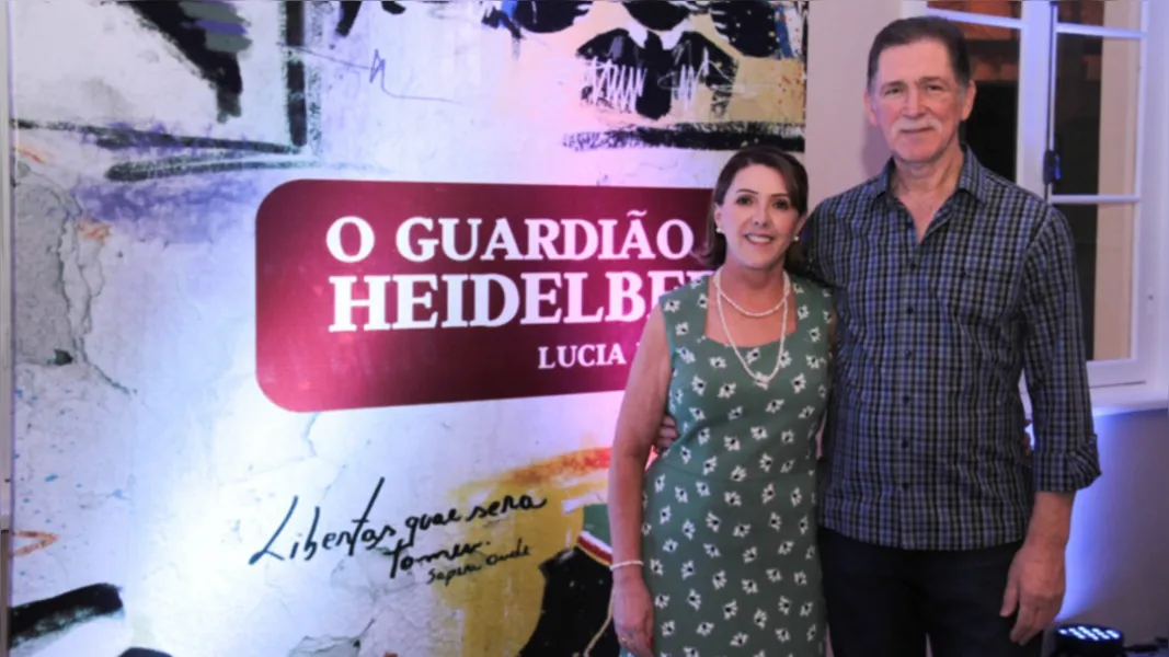 FELICITAÇÕES - A professora e escritora Lucia do Valle será muito cumprimentada pela passagem de seu aniversário neste sábado (26). No registro, Lucia e seu marido Reginaldo do Valle.  Da coluna RC os votos de alegrias e prosperidade