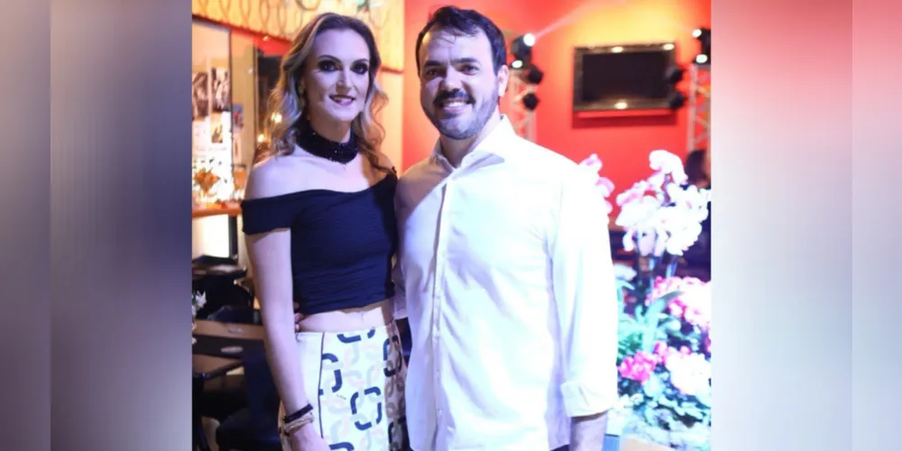 INPELLE - O médico Franck Bobato e a fisioterapeuta Valeska Bobato, que respondem pela Inpelle Saúde e Beleza, trazem para Ponta Grossa uma super novidade que será apresentada no mês de agosto. A Inpelle sempre acompanha os principais lançamentos e técnicas do setor da estética, sendo referência em inovação e resultado para seus pacientes. Aguardem!