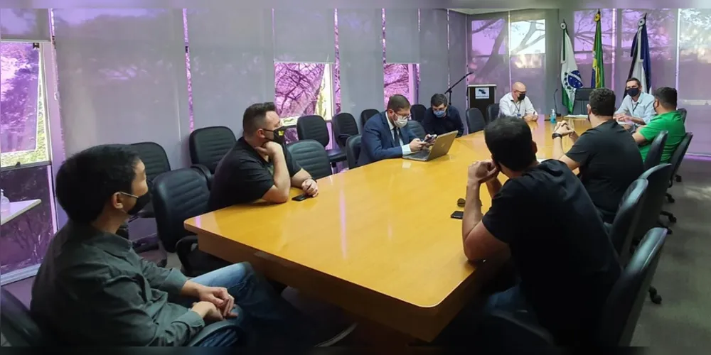 Nova bandeira mudaria o atendimento de restaurantes e bares, o que prejudicaria o setor. Reunião aconteceu nesta terça-feira