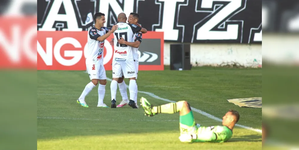 Operário não tomou conhecimento do adversário, fez uma bela atuação e venceu por 3 a 1