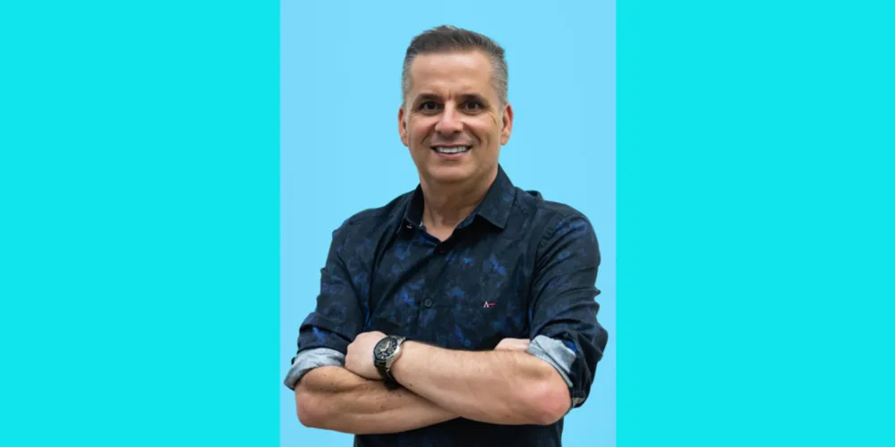 BRINDE A VIDA - O DJ mais badalado dos Campos Gerais reservou a última segunda-feira (10), para celebrar a troca de idade. Maurício Cury, requisitado para os maiores eventos empresariais e sociais da região, Mauricio tem se reinventado em meio à pandemia sempre trazendo lançamentos e fazendo lives solidárias. Vale registrar que o top Dj está preparando muitas novidades para a retomada do setor de festas. Fruto de um trabalho impecável e de uma dedicação intensa Maurício coleciona elogios por onde se apresenta. Da coluna RC os votos de muitas realizações e alegrias!