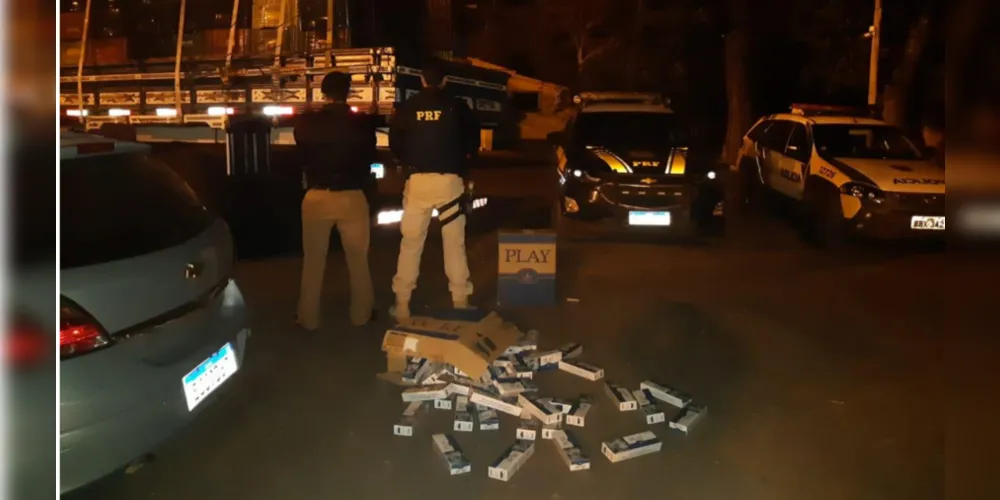 A Policia Rodoviária Federal (PRF) apreendeu nesta sexta (28), mais de 120 mil maços de cigarros contrabandeados do Paraguai. 