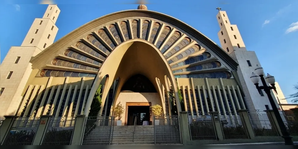 A ideia surgiu como forma de preparar a comunidade para o jubileu, unindo as famílias em oração