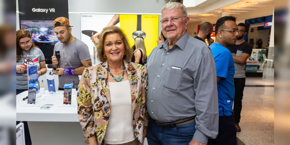 DESTAQUE – No registro, Elba Lozza de Moraes e Aymore Índio do Brasil Pereira de Moraes nomes de relevância para a sociedade princesina. O casal sempre está envolvido em ações sociais de nossa cidade, contribuindo para o bem estar dos menos favorecidos