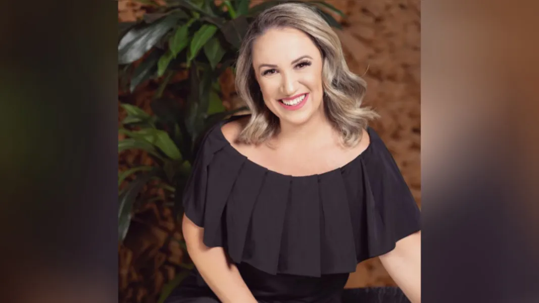 BRINDE A VIDA – Nesta sexta-feira (20), a dinâmica empresária Leticia Fabian Barbosa, festeja a passagem de seu aniversário. Sócia-proprietária da empresa Bio Ativos Distribuidora de Cosméticos, ela representa a marca BioExtratus, considerada pelo público feminino uma das melhores marcas de cosméticos da atualidade. Da coluna RC os votos de felicidades e alegrias!