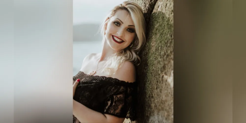 FELICITAÇÕES - A advogada Cynthia Blajieski de Sá Spósito será muito cumprimentada pela passagem de seu aniversário nesta quarta-feira (7).  Cynthia é formada há mais de 10 anos pela UEPG - especialista em direito e processo do trabalho, sócia e diretora da área trabalhista do escritório João Paulo Nascimento e Advogados Associados. Cynthia ao lado do seu marido Vinicius Spósito curte a maternidade ao lado as filhas Gia e Maya. Da coluna RC os votos de felicidades e sucesso