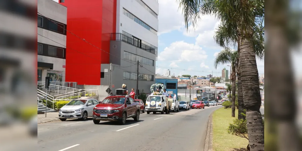  A procissão em honra a padroeira do Brasil acontece há 36 anos em Ponta Grossa.