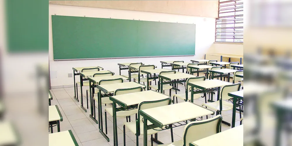 Decreto assinado nesta sexta condiciona volta às aulas à disponibilidade de vacinas