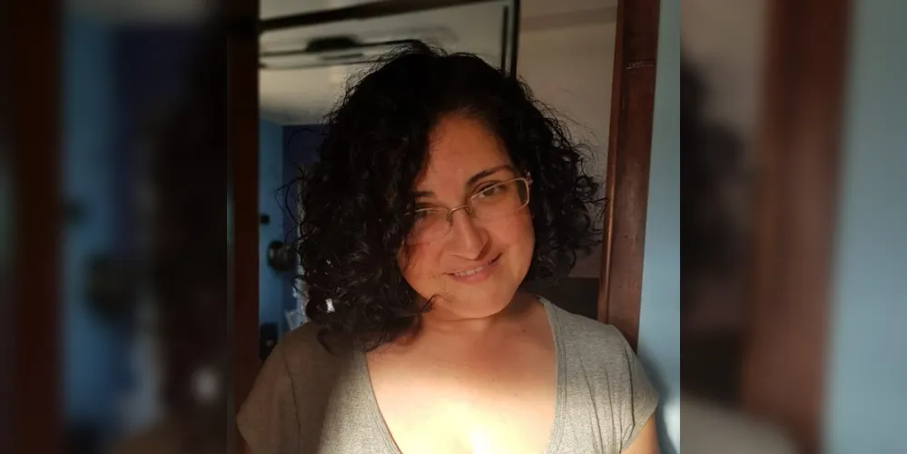 Professora Luciane Ávila foi morta a facadas no fim do ano passado em frente a escola