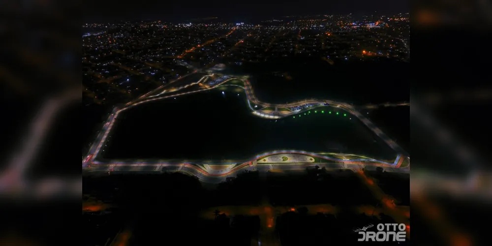 São obras de pavimentação, urbanização, para as áreas da educação, saúde, transporte e vários outros setores