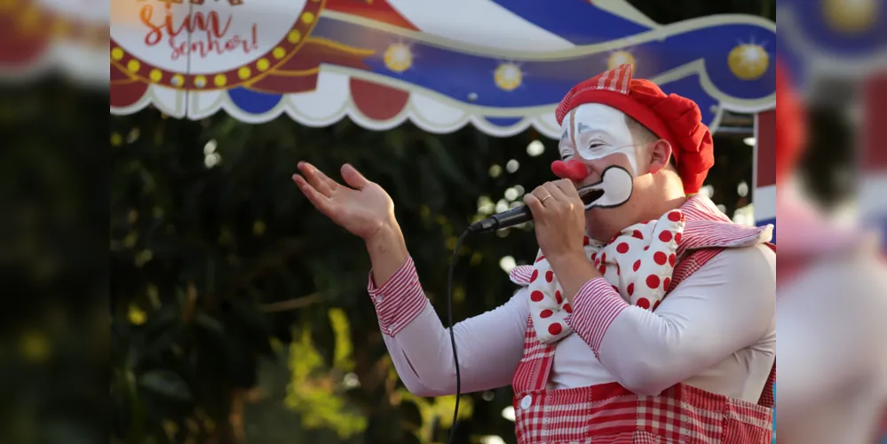 O projeto “Hoje tem circo na praça? Tem sim, senhor!” está circulando diversos bairros da cidade com 15 apresentações para todo o público. 