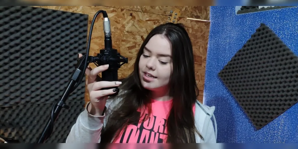 Kawany Penteado Novak participa da final do Positivo's Voice. Evento acontece ao vivo, neste sábado, no YouTube