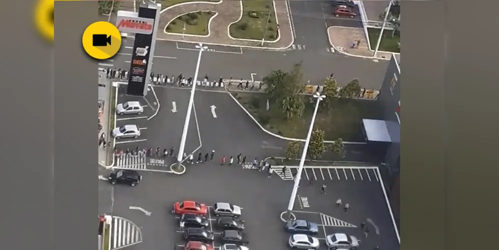 Imagem ilustrativa da imagem Vagas de emprego levam centenas de pessoas a mercado