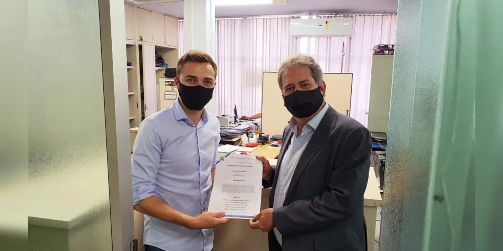 Imagem ilustrativa da imagem Vereadores entregam relatório da CPI do EstaR Digital