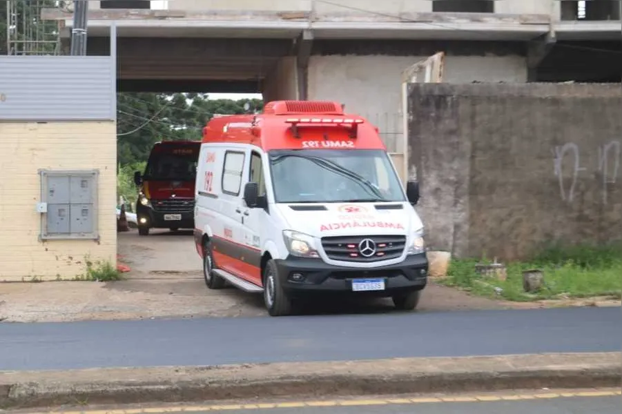 Vítima foi socorrida no local e levada até a Santa Casa de Misericórdia