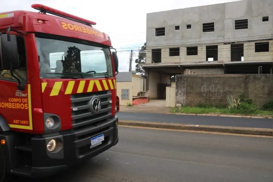 Vítima foi socorrida no local e levada até a Santa Casa de Misericórdia