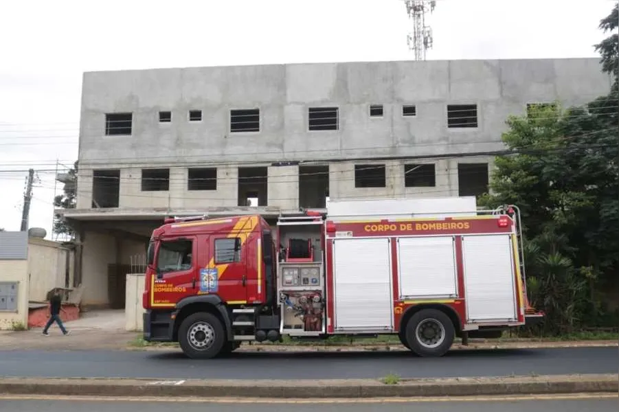 Vítima foi socorrida no local e levada até a Santa Casa de Misericórdia