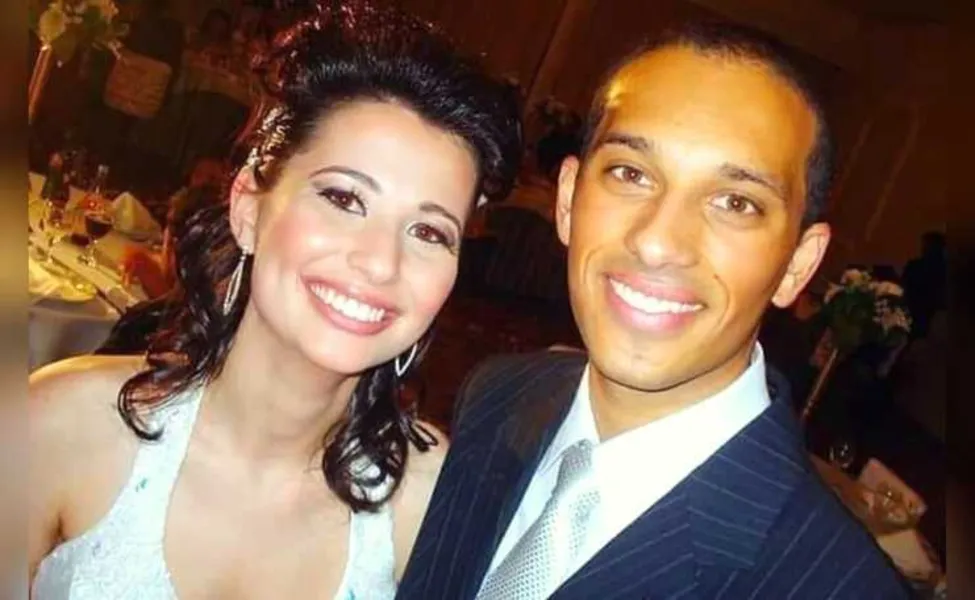 Bodas – Pietro Arnaud e Patricia de Jesus celebraram na última terça-feira (9), seus 13 anos de casados, bodas de linho ou renda. O linho é um tecido de fibra muito resistente e simboliza o fortalecimento da relação após 13 anos de casamento. Já a renda é um tecido fino e transparente e é utilizado para representar a transparência que se criou entre o casal. Da coluna RC os votos de uma relação de muita cumplicidade e amor. 