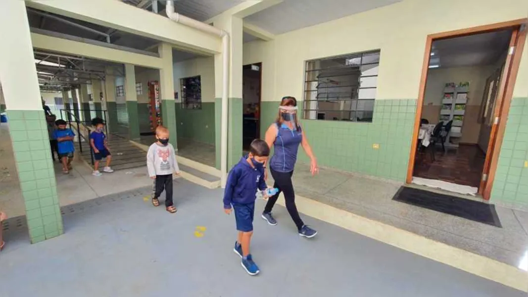 Ponta Grossa volta às aulas respeitando novas regras