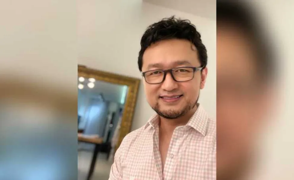 Felicitações - O hair stylist Sergio Ueque, proprietário de um dos espaços de beleza mais badalados da cidade, celebra a chegada da nova idade nesta quarta-feira (24). Seu salão é escolha das vips da cidade e seu impecável trabalho é escolha certeira de noivas, debutantes e formandas há mais de 20 anos. Da coluna RC votos de alegrias e realizações.