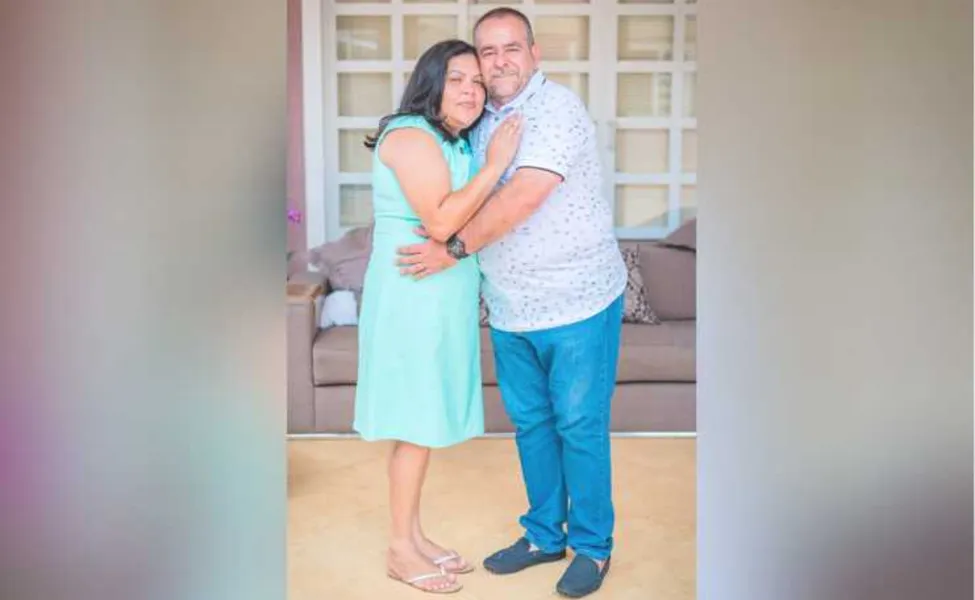 Brinde a vida - Chafic Cury Neto será muito cumprimentado pela passagem de seu aniversário nesta quarta-feira (24). No registro especial, Chafic com sua esposa Vânia Rutz. Da coluna RC os votos de saúde e felicidades. 