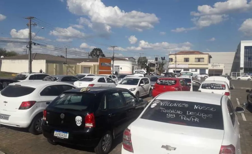 Motoristas estão preocupados com a falta de posicionamento da empresa Uber quanto as taxas cobradas nas corridas