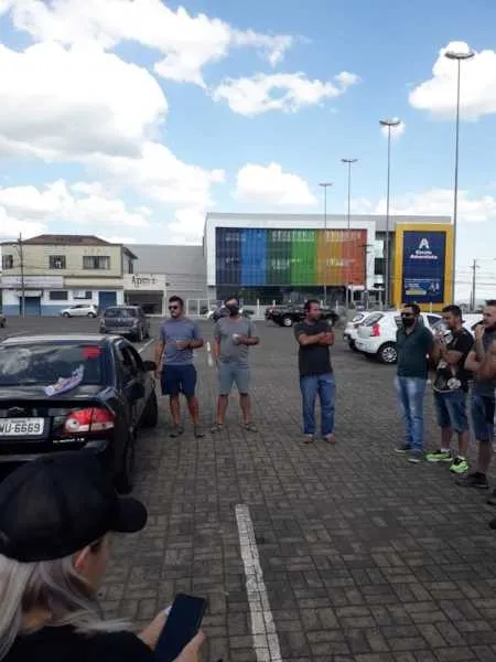 Motoristas estão preocupados com a falta de posicionamento da empresa Uber quanto as taxas cobradas nas corridas