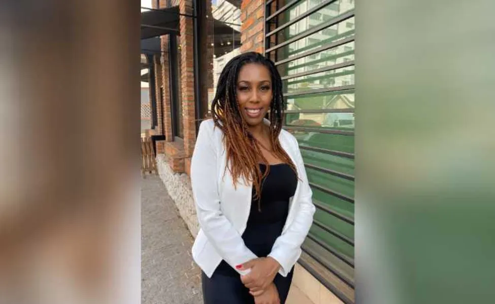 Bday - A jornalista Jaciara Mello receberá as felicitações pela passagem de seu aniversário na próxima segunda-feira (1). Da coluna RC os votos de alegrias e sucesso.