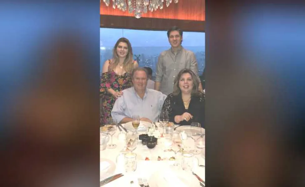 Brinde à vida – Dagmar Moss receberá os cumprimentos pela passagem de seu aniversário na próxima terça-feira (2). No registro especial, nosso aniversariante com sua esposa Elis e os filhos Vitoria e Lucas Moss. Da coluna RC os votos de felicidades e realizações.