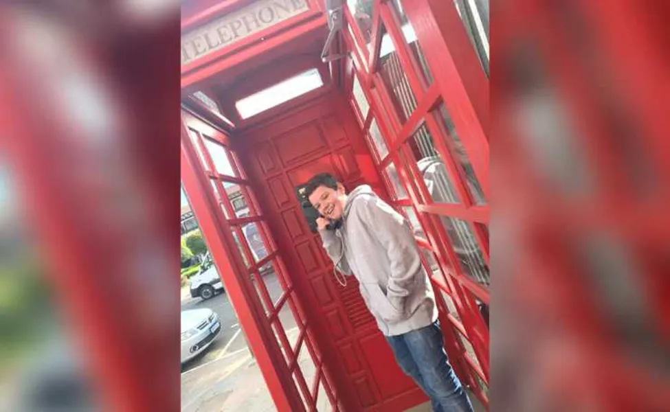 Enzo faz 14 - Enzo Campagnoli receberá as felicitações pela passagem de seu aniversário na próxima terça-feira (2). Enzo comemora a chegada de seus 14 anos ao lado de sua mãe Paula Cosmoski Campagnoli. Da coluna RC os votos de felicidades e realizações.