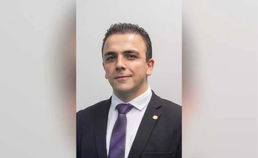 Registro - O deputado federal Aliel Machado foi muito cumprimentado pela passagem de seu aniversário na última sexta-feira (26). Aliel que tem feito um excelente e representativo trabalho defendendo os interesses da região dos Campos Gerais perante o Governo Federal. Da coluna RC os votos de realizações e alegrias.