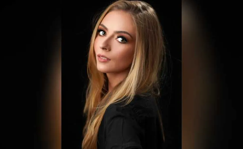 Brinde à vida – A bela e talentosa Ana Luiza Olbertz foi muito cumprimentada pela passagem de seu aniversário no último domingo (7). Ana que vem se destacando a frente da Perlê Confeitaria Criativa pelo seu trabalho detalhista e de um sabor indiscutível. Da coluna RC os votos de alegrias e realizações.
