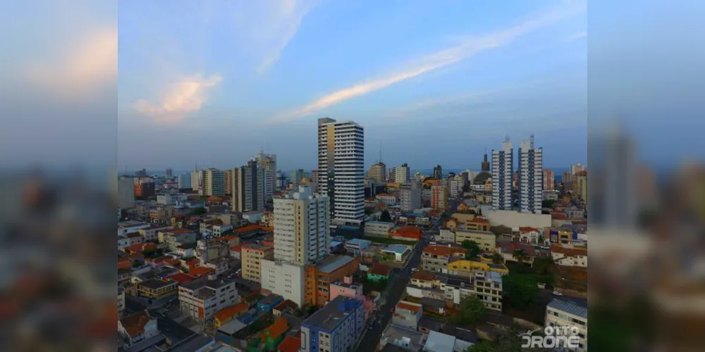 Município contabiliza 7.959 pessoas em isolamento domiciliar, enquanto a capital registra 7.319