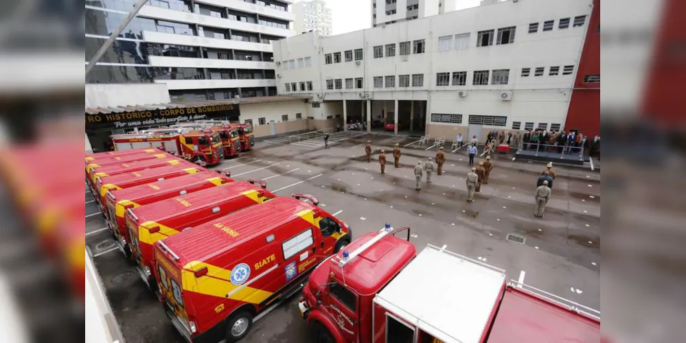 Duas ambulâncias foram entregues ao Siate do 2º Grupamento de Bombeiros